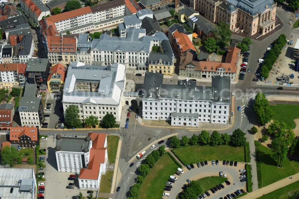 Aerial photograph Schwerin - Building complex of the Staatskanzlei on Schlossstrasse in Schwerin in the state Mecklenburg - Western Pomerania, Germany