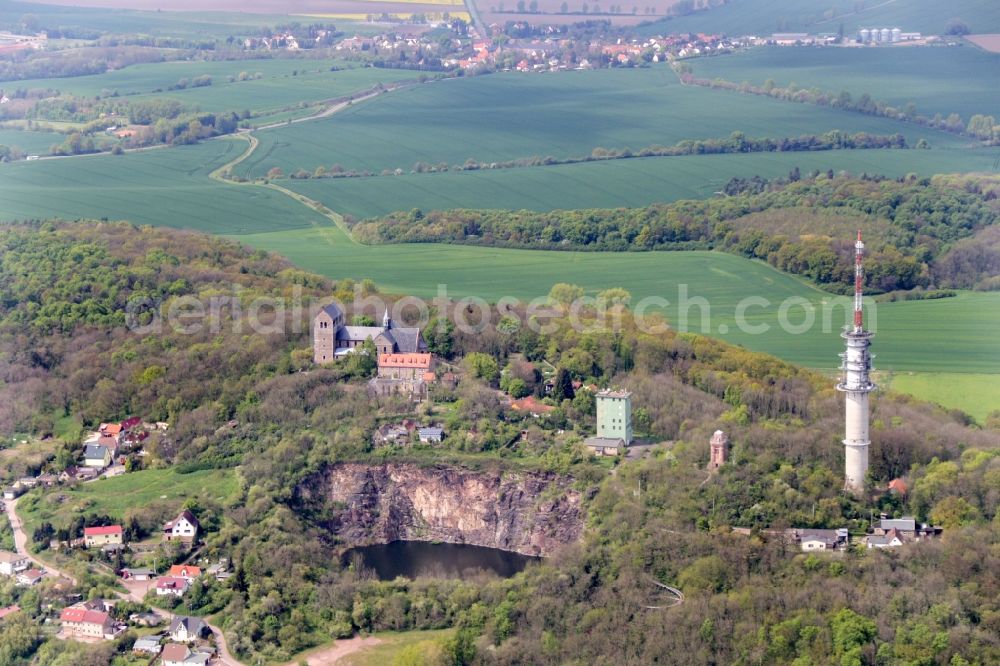 Petersberg from the bird's eye view: Complex of buildings of the monastery Stiftskirche in Petersberg in the state Saxony-Anhalt