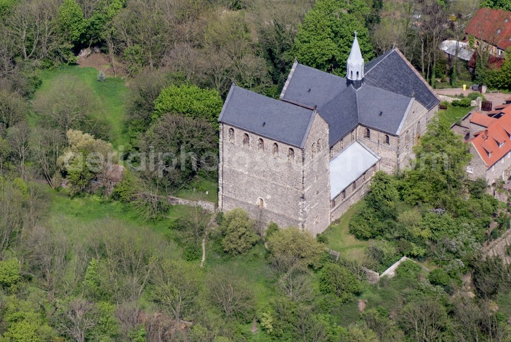 Petersberg from the bird's eye view: Complex of buildings of the monastery Stiftskirche in Petersberg in the state Saxony-Anhalt