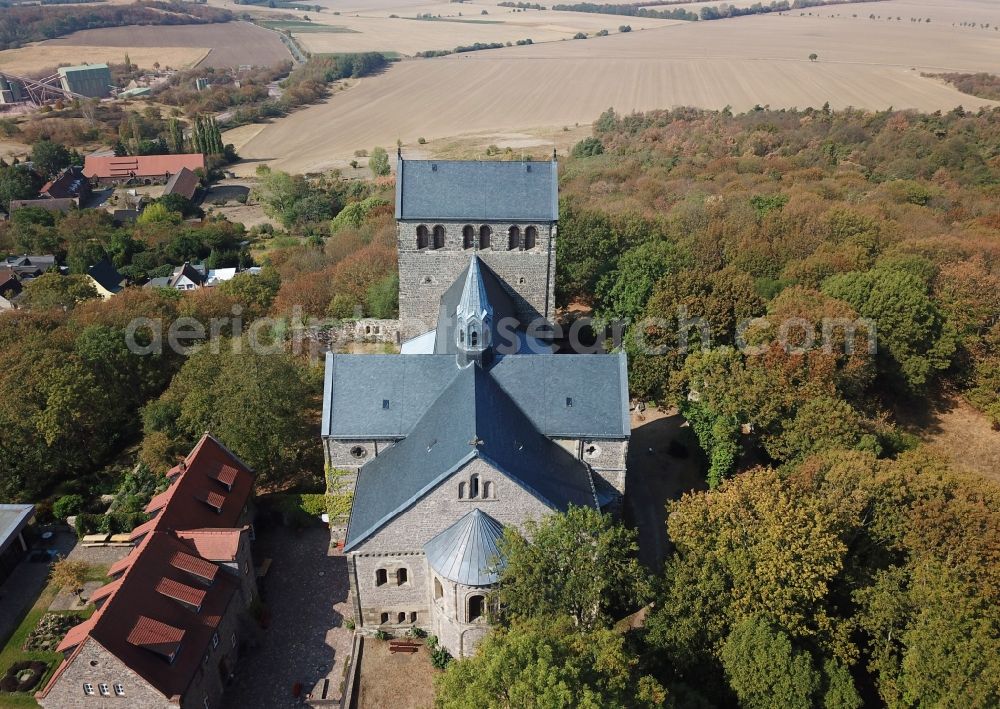 Petersberg from the bird's eye view: Complex of buildings of the monastery Stiftskirche in Petersberg in the state Saxony-Anhalt