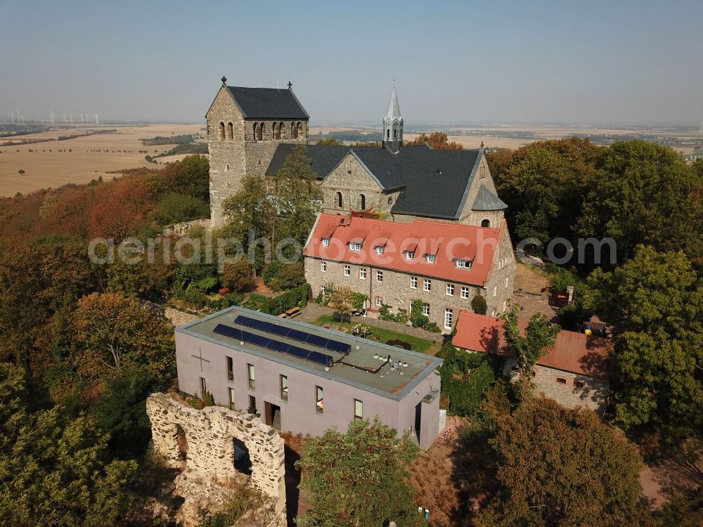 Petersberg from the bird's eye view: Complex of buildings of the monastery Stiftskirche in Petersberg in the state Saxony-Anhalt