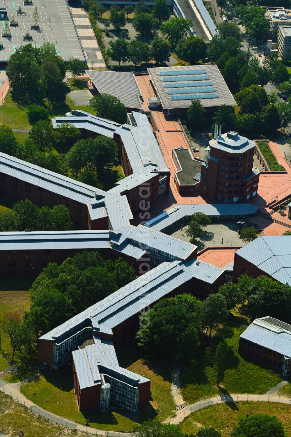 Münster from the bird's eye view: Building complex of the further education and training center Education and Science Center of the Federal Finance Administration on Gescherweg Street in the district on street Gescherweg of Gievenbeck in Muenster in the federal state of North Rhine-Westphalia, Germany