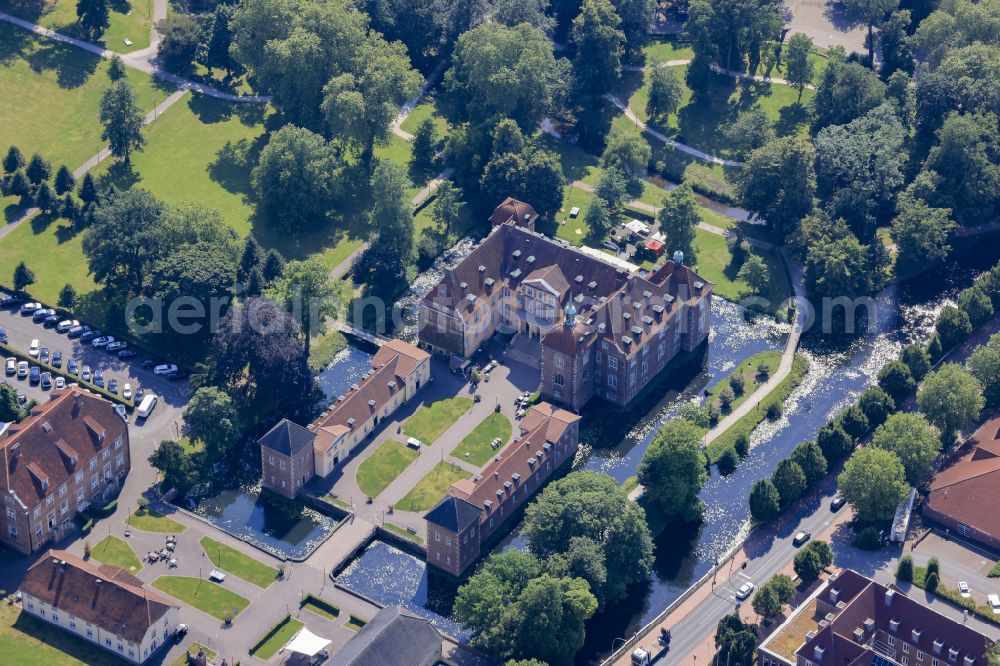 Velen from the bird's eye view: Building complex of the education and training center Chateauform - Schloss Velen in Velen in the state North Rhine-Westphalia, Germany