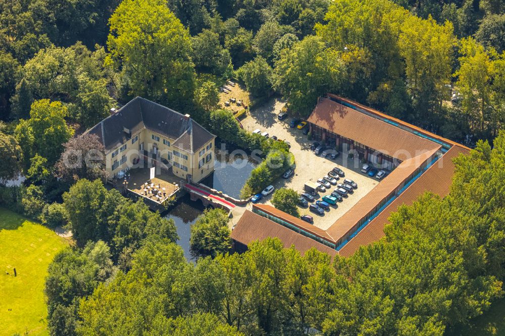 Gelsenkirchen from the bird's eye view: Building complex of the education and training center ZfsL Gelsenkirchen in of Luettinghofallee in Gelsenkirchen in the state North Rhine-Westphalia, Germany