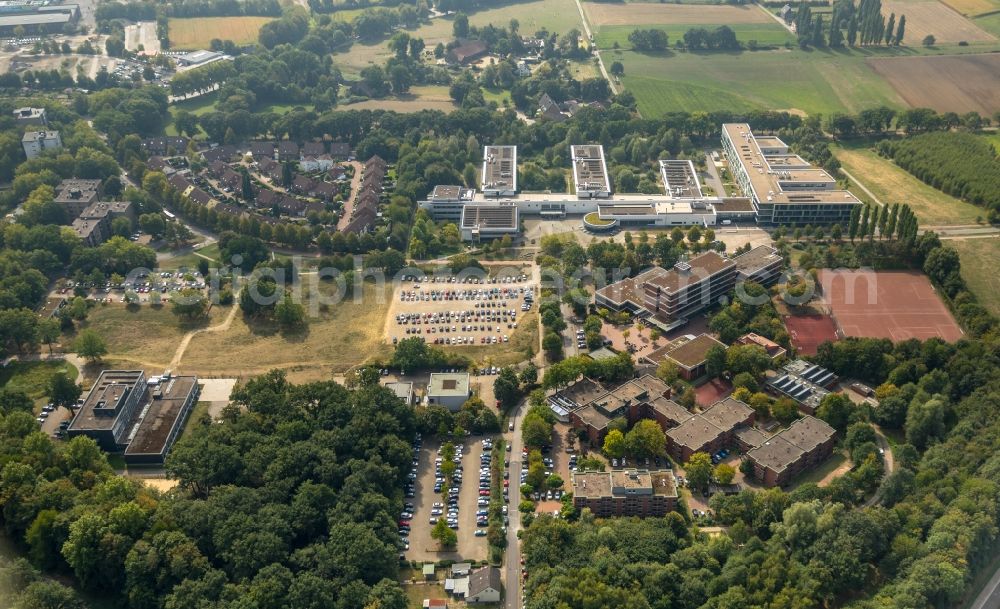 Gelsenkirchen from the bird's eye view: Building complex Westfaelische Academy Gelsenkirchen the Institute for Achim Walder Security and Hans-Schwier-Vocational College in Gelsenkirchen - Buer in North Rhine-Westphalia