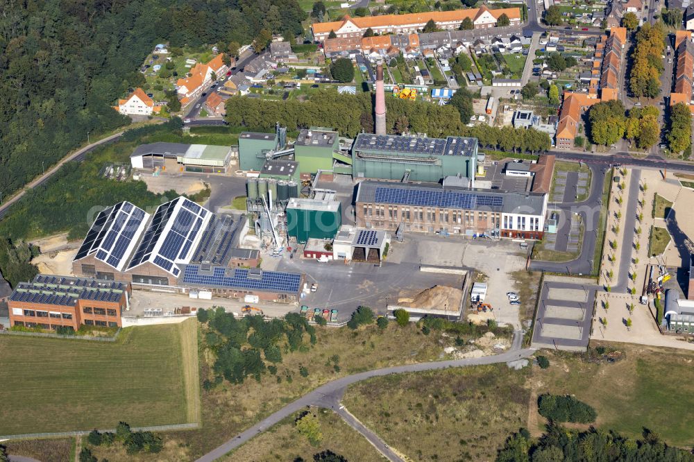 Schaufenberg from above - Building complex and factory premises for heat, energy and process technology of WEP Waerme-, Energie- und Prozesstechnik GmbH on Sophiastrasse in Hueckelhoven-Schaufenberg in the federal state of North Rhine-Westphalia, Germany