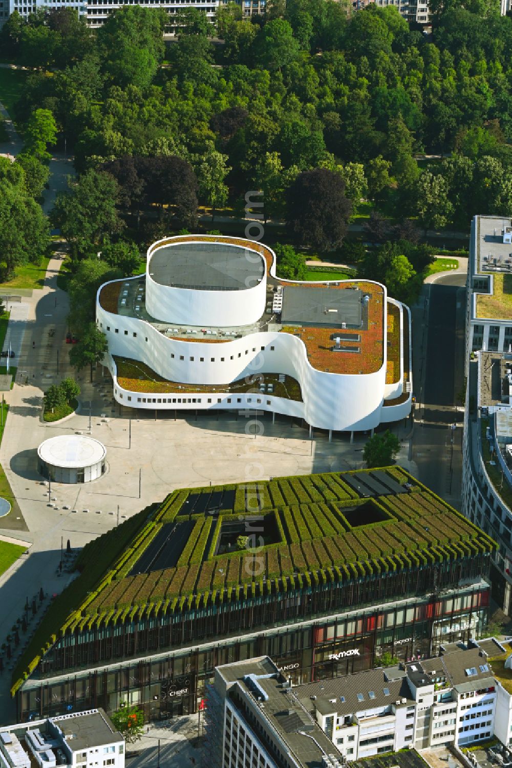 Düsseldorf from the bird's eye view: Complex of the shopping center Ingenhoven-Tal - Koebogen 2 on Gustaf-Gruendgens-Place in Duesseldorf in the state North Rhine-Westphalia, Germany