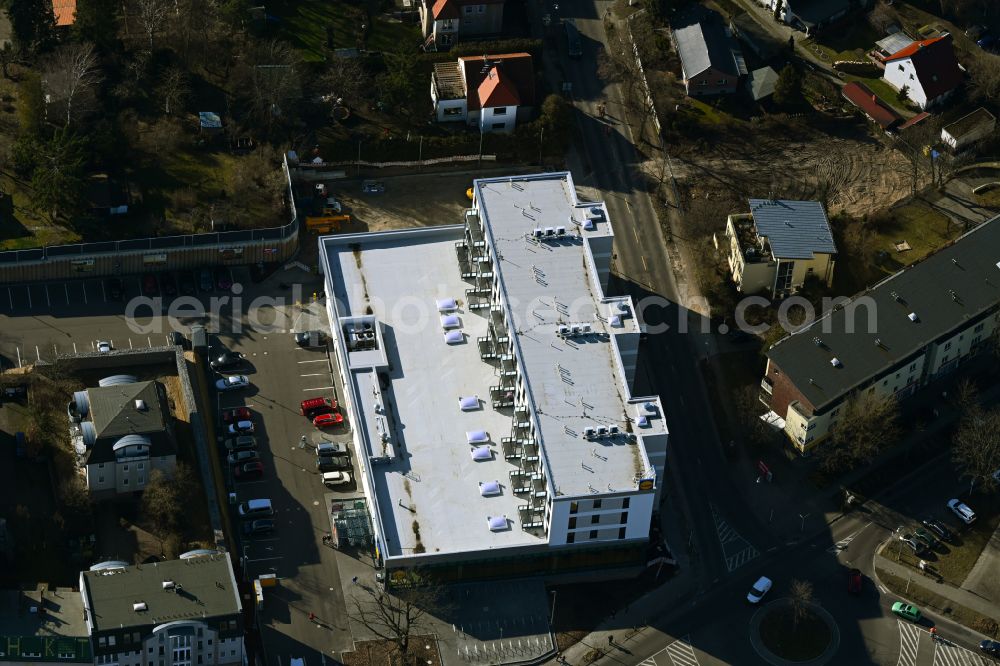 Berlin from the bird's eye view: Complex of the LIDL - shopping center on street Giesestrasse corner Hoenoer Strasse in the district Mahlsdorf in Berlin, Germany