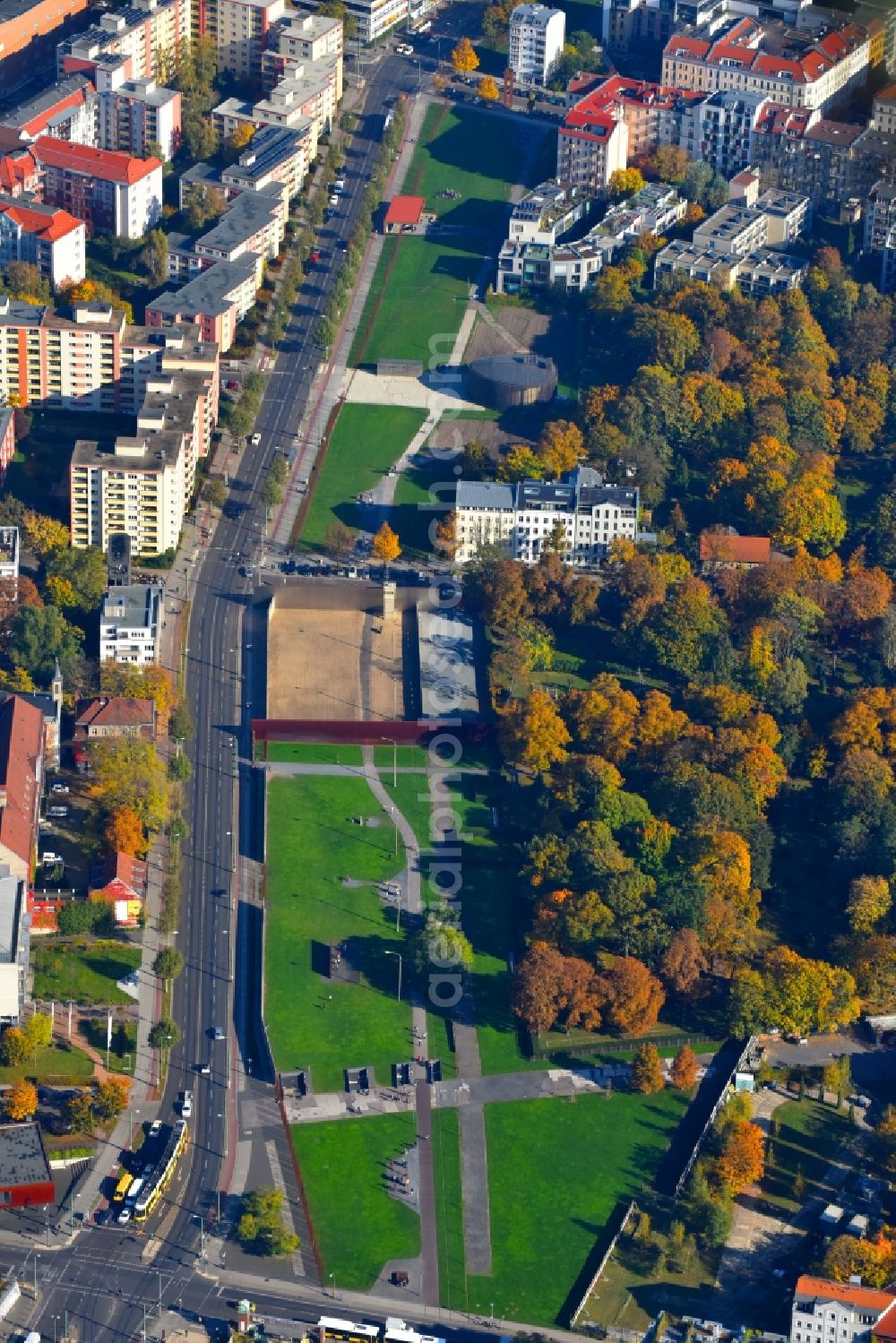 Aerial image Berlin - Area A of the Berlin Wall Memorial at the Bernauer Strasse in the Prenzlauer Berg district. The Area A shows the The Wall and the Border Strip