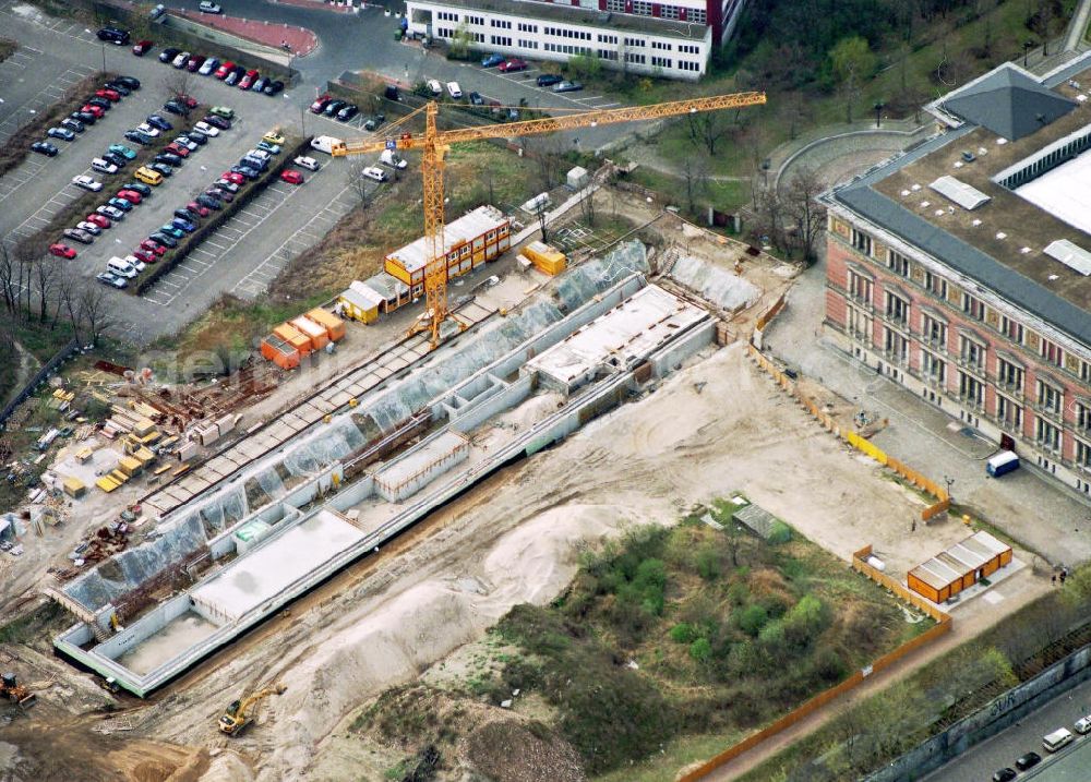 Aerial photograph Berlin - Kreuzberg - Gedenkstättenbau am Grpphiusbau