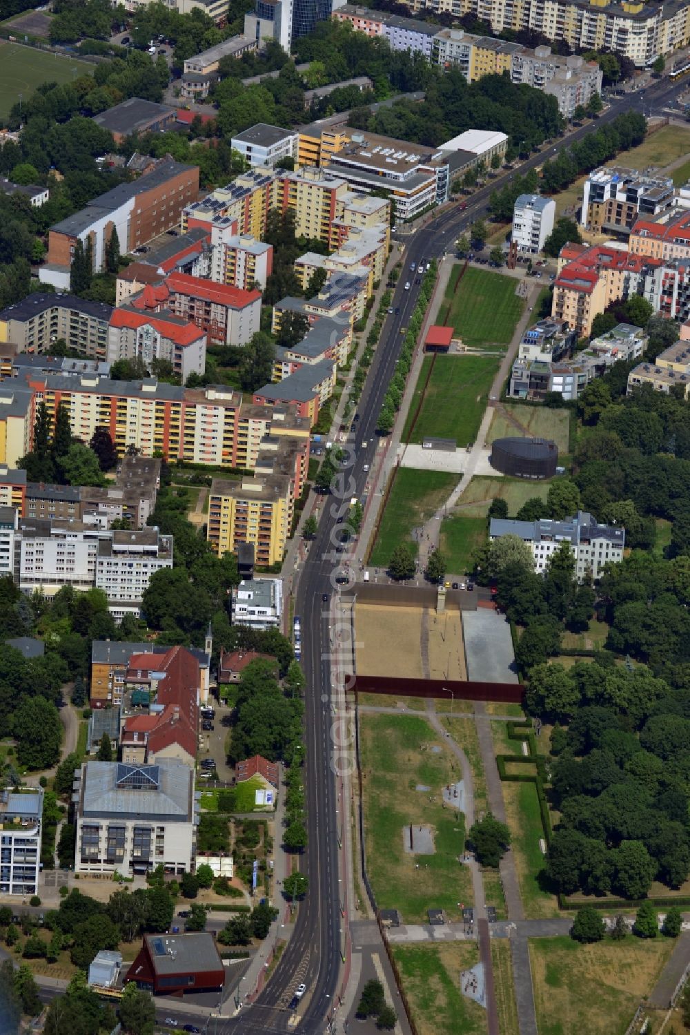 Aerial photograph Berlin Prenzlauer Berg - Area A of the Berlin Wall Memorial at the Bernauer Strasse in the Prenzlauer Berg district. The Area A shows the The Wall and the Border Strip