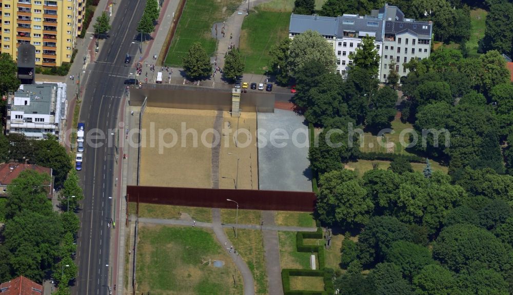 Aerial image Berlin Prenzlauer Berg - Area A of the Berlin Wall Memorial at the Bernauer Strasse in the Prenzlauer Berg district. The Area A shows the The Wall and the Border Strip