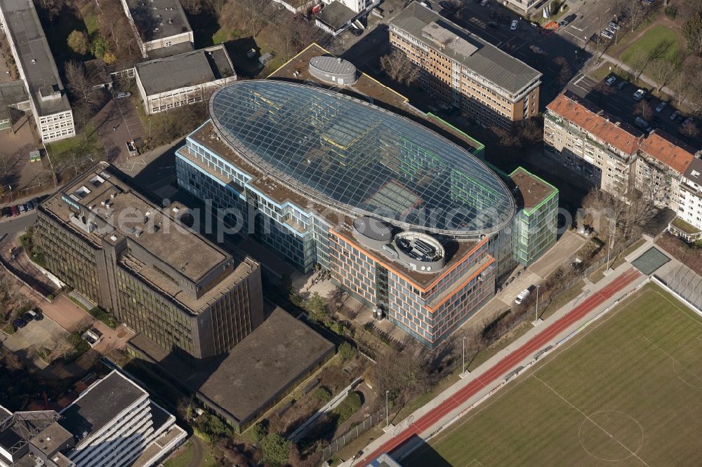 Aerial photograph Düsseldorf - View onto the bulding of the Trimedia Communications GmbH in Düsseldorf in the state North Rhine-Westphalia. Trimedia Communications was a public-relations-agency and part of the Huntsworth plc. Huntsworth plc merged it three labels to a new international agency. The new company is now called Grayling