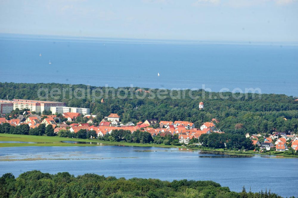 Aerial photograph Ostseebad Graal Müritz - Nicht nur wie gewohnt vom Meer ist das Osteebad derzeit mit Wasser umgeben. Das durch überdurchschnittlichen Regen und Grundwassereinfluß überflutete Landschaftsschutzgebiet “Tabakwiesen” am Wohngebiet Koppenheide bietet derzeit ein ungewöhlichen Anblick. Gefahr für den unmittelbaren Wohngebietsbereich besteht derzeit aber nicht Flooded landscape conservation area tobacco fields on Graal-Müritz.