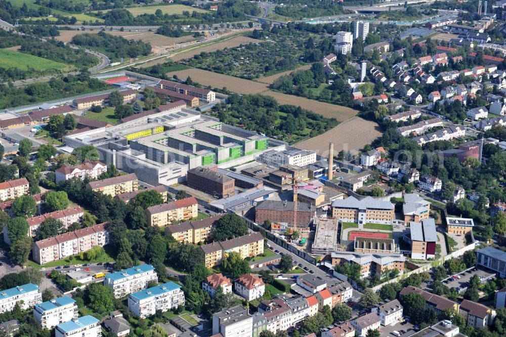 Aerial image Frankfurt Preungesheim - Blick auf den Neubau und die sanierten Gefängnis - Gebäude der Justizvollzugsanstalt Frankfurt am Main I ( JVA I ) im Frankfurter Stadtteil Preungesheim. View of the new building and the renovated buildings of the prison Frankfurt am Main I (JVA I) in the Frankfurt district Preungesheim. It is to be used as a remand prison.