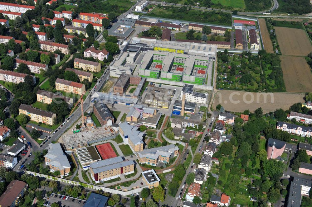 Frankfurt Preungesheim from above - Blick auf den Neubau und die sanierten Gefängnis - Gebäude der Justizvollzugsanstalt Frankfurt am Main I ( JVA I ) im Frankfurter Stadtteil Preungesheim. View of the new building and the renovated buildings of the prison Frankfurt am Main I (JVA I) in the Frankfurt district Preungesheim. It is to be used as a remand prison.