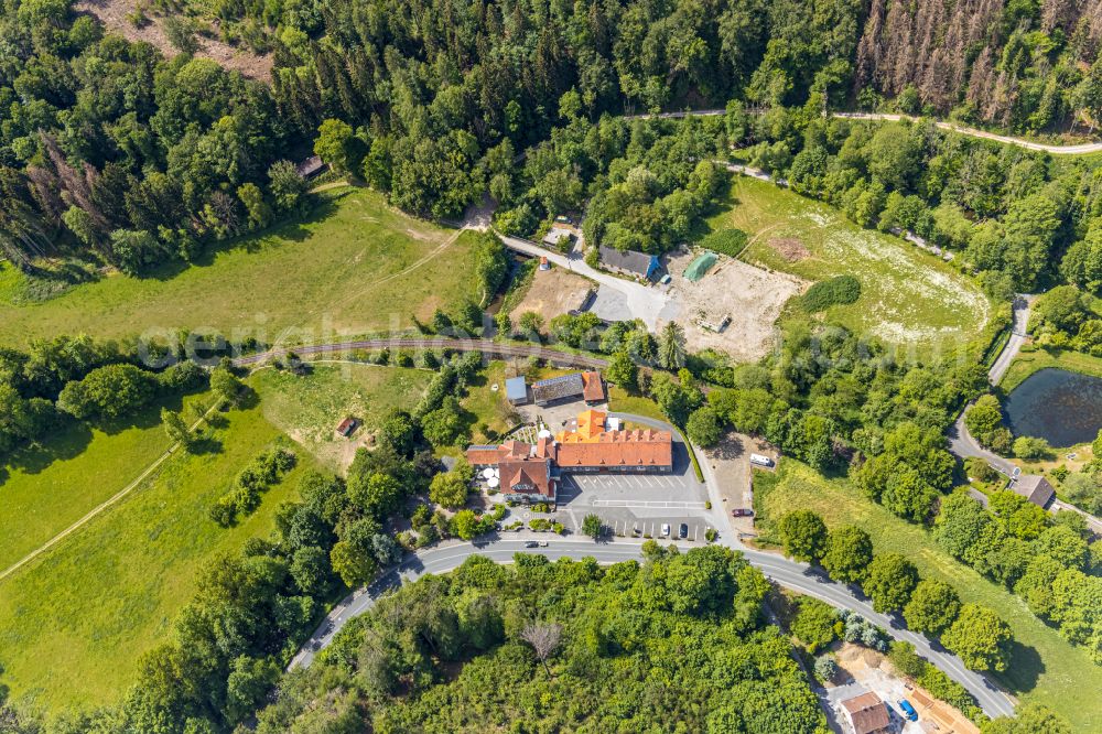 Aerial photograph Binolen - Homestead and farm outbuildings on the edge of agricultural fields in Binolen in the state North Rhine-Westphalia, Germany