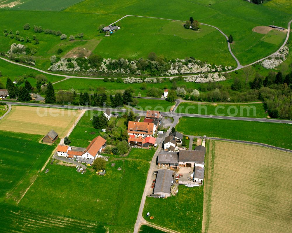 Geilshausen from above - Homestead and farm outbuildings on the edge of agricultural fields in Geilshausen in the state Hesse, Germany