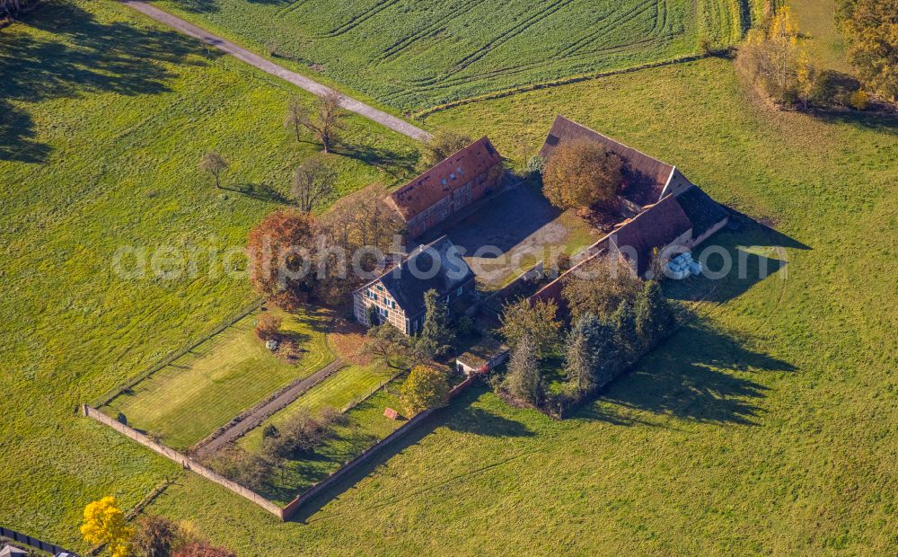 Herringen from the bird's eye view: Homestead and farm outbuildings on the edge of agricultural fields in Herringen at Ruhrgebiet in the state North Rhine-Westphalia, Germany