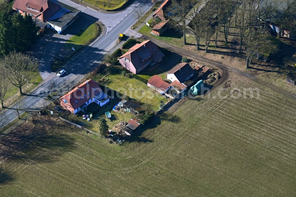 Eimke from the bird's eye view: Homestead and farm outbuildings on the edge of agricultural fields of the farm shop Eimker Erdaepfel - Hof Kuhlmann on Salzwedeler Strasse in Eimke in the state Lower Saxony, Germany