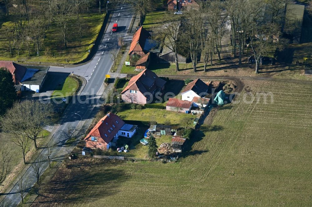 Eimke from the bird's eye view: Homestead and farm outbuildings on the edge of agricultural fields of the farm shop Eimker Erdaepfel - Hof Kuhlmann on Salzwedeler Strasse in Eimke in the state Lower Saxony, Germany