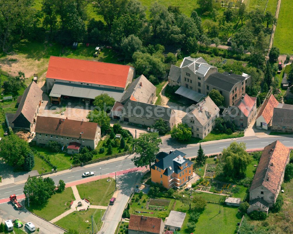 Jahnishausen from above - Homestead and farm outbuildings on the edge of agricultural fields in Jahnishausen in the state Saxony, Germany