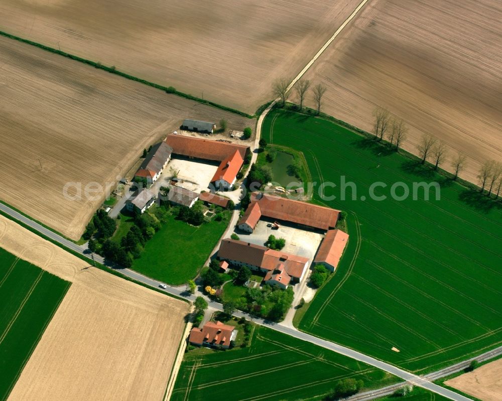 Aerial photograph Lindloh - Homestead and farm outbuildings on the edge of agricultural fields in Lindloh in the state Bavaria, Germany