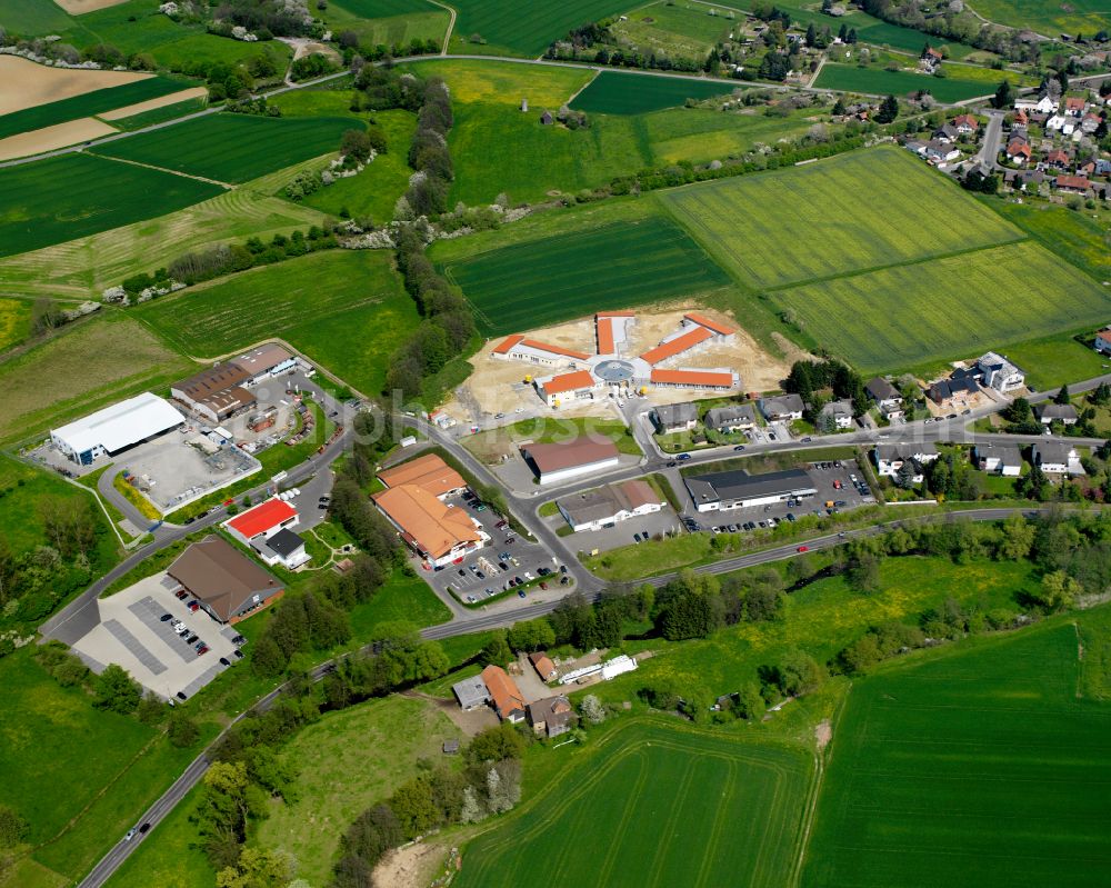 Londorf from the bird's eye view: Homestead and farm outbuildings on the edge of agricultural fields in Londorf in the state Hesse, Germany