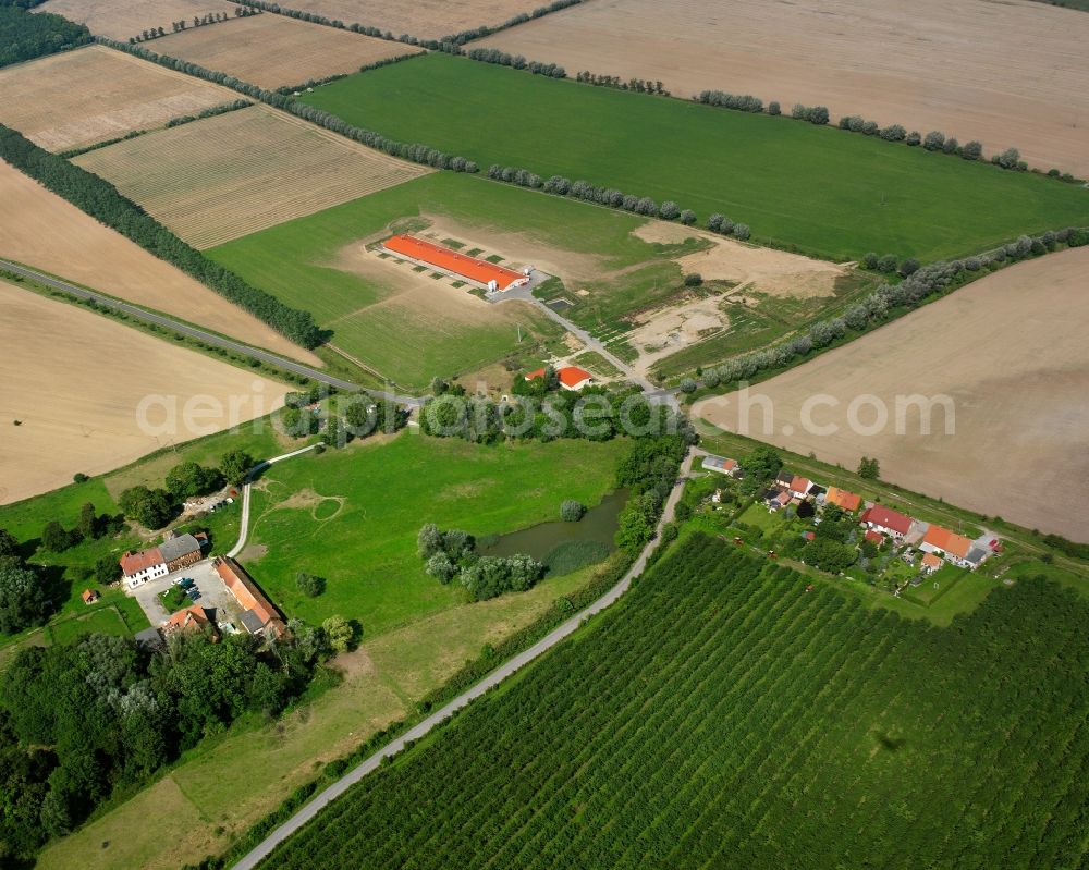 Aerial photograph Mühlhausen/Thüringen - Homestead and farm outbuildings on the edge of agricultural fields in Mühlhausen in the state Thuringia, Germany