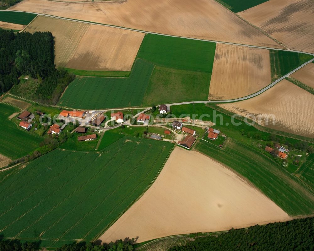 Padering from the bird's eye view: Homestead and farm outbuildings on the edge of agricultural fields in Padering in the state Bavaria, Germany