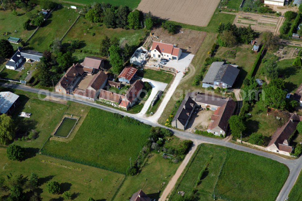 Aerial image Saint-Benoit-sur-Loire - Homestead and farm outbuildings on the edge of agricultural fields on street Route des Places in Saint-Benoit-sur-Loire in Centre-Val de Loire, France