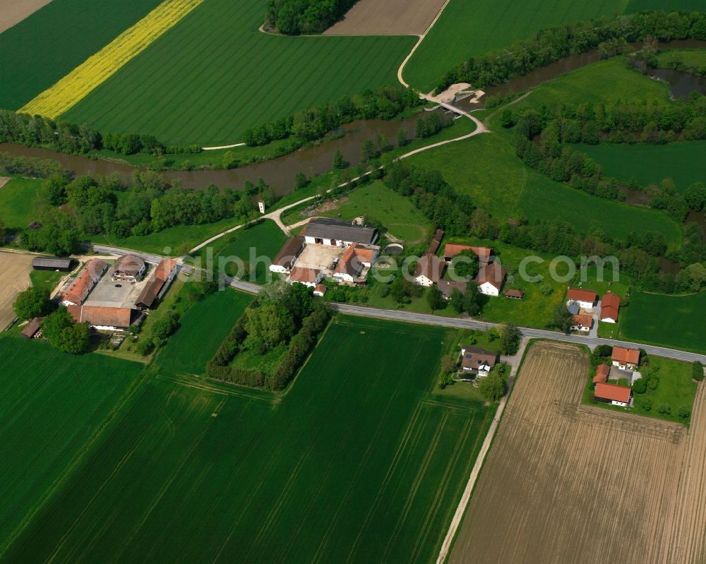 Aerial image Siegelsdorf - Homestead and farm outbuildings on the edge of agricultural fields in Siegelsdorf in the state Bavaria, Germany