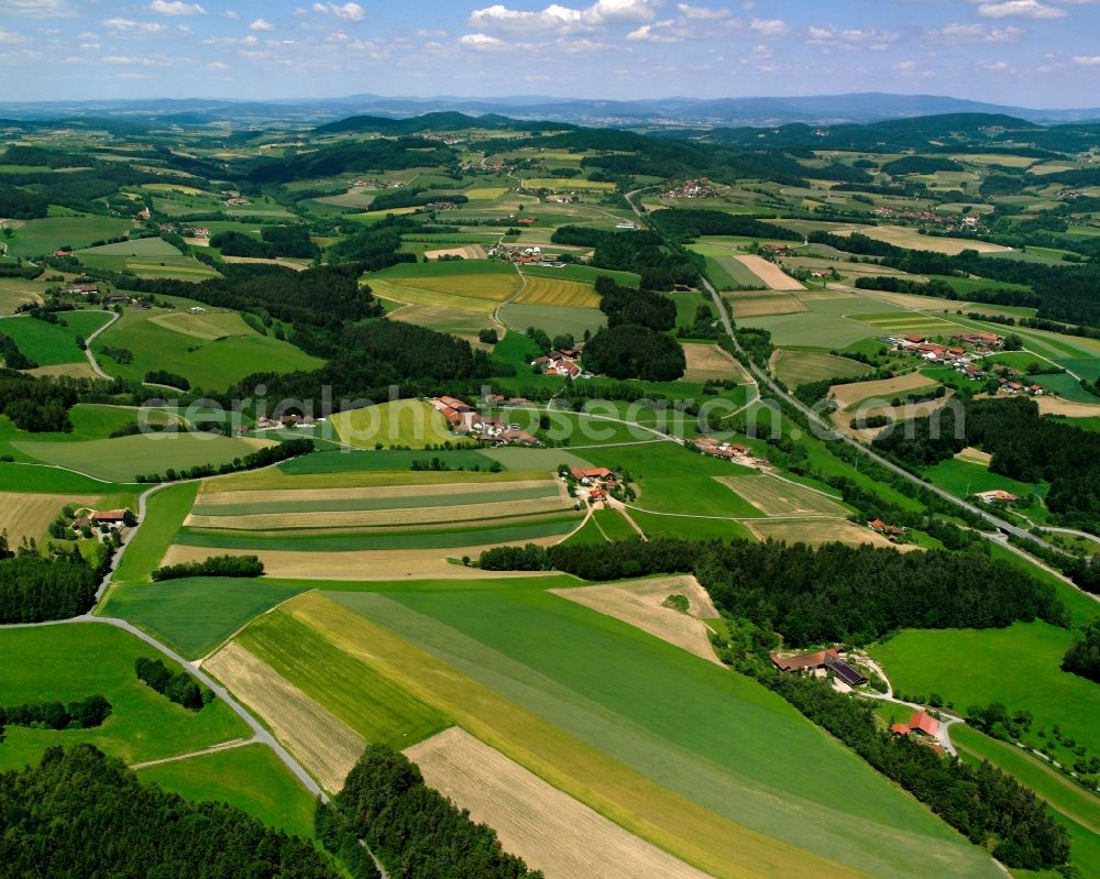 Aerial photograph Treffendorf - Homestead and farm outbuildings on the edge of agricultural fields in Treffendorf in the state Bavaria, Germany