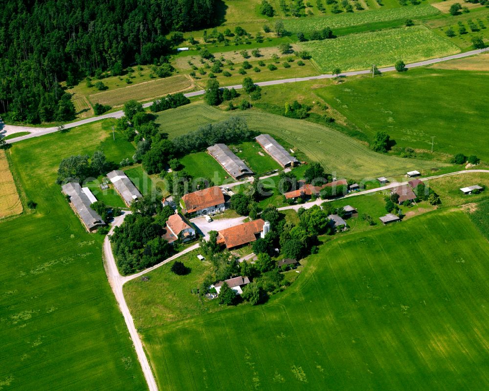 Wendelsheim from the bird's eye view: Homestead and farm outbuildings on the edge of agricultural fields in Wendelsheim in the state Baden-Wuerttemberg, Germany