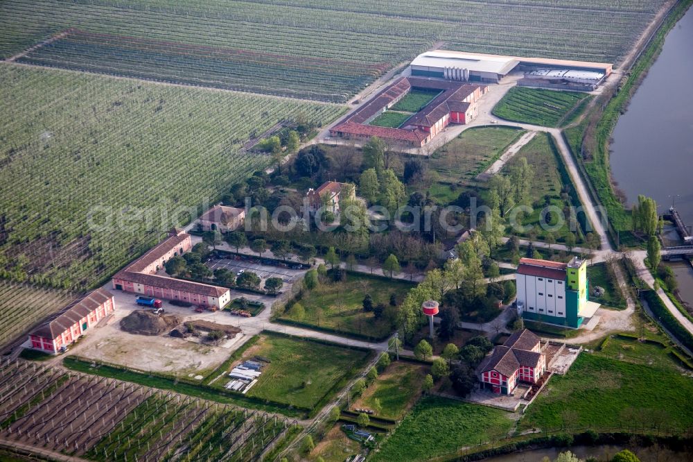 Lodigiana from the bird's eye view: Farm on the edge of cultivated fields in Lodigiana in Emilia-Romagna, Italy