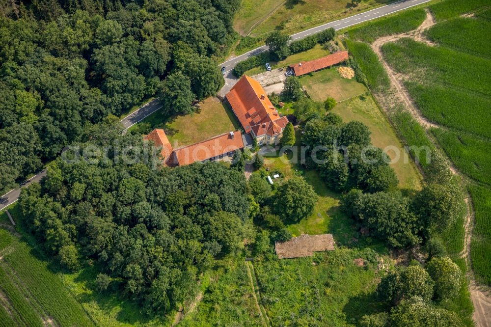 Everswinkel from the bird's eye view: Homestead of a farm on Strasse Muessingen in Everswinkel in the state North Rhine-Westphalia, Germany