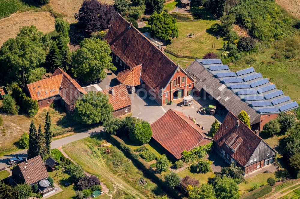 Aerial photograph Ahlen - Homestead of a farm on Gemmericher Strasse in Ahlen in the state North Rhine-Westphalia, Germany