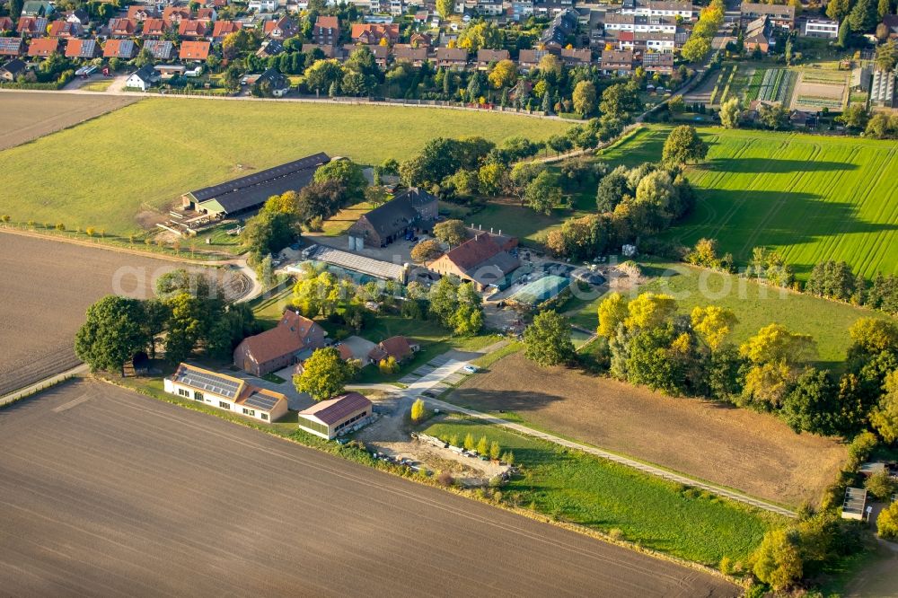 Gladbeck from the bird's eye view: Homestead of a farm in the Vossbrinkstrasse in Gladbeck in the state North Rhine-Westphalia