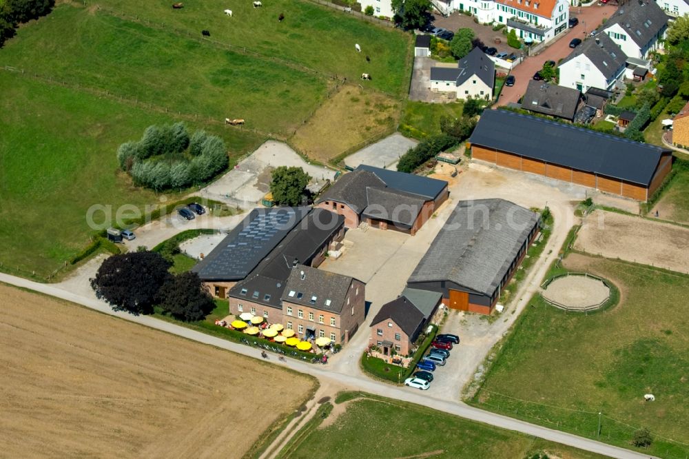 Aerial photograph Duisburg - Farm Bauerncafe Ellerhof GmbH on the edge of cultivated fields in Duisburg in the state North Rhine-Westphalia