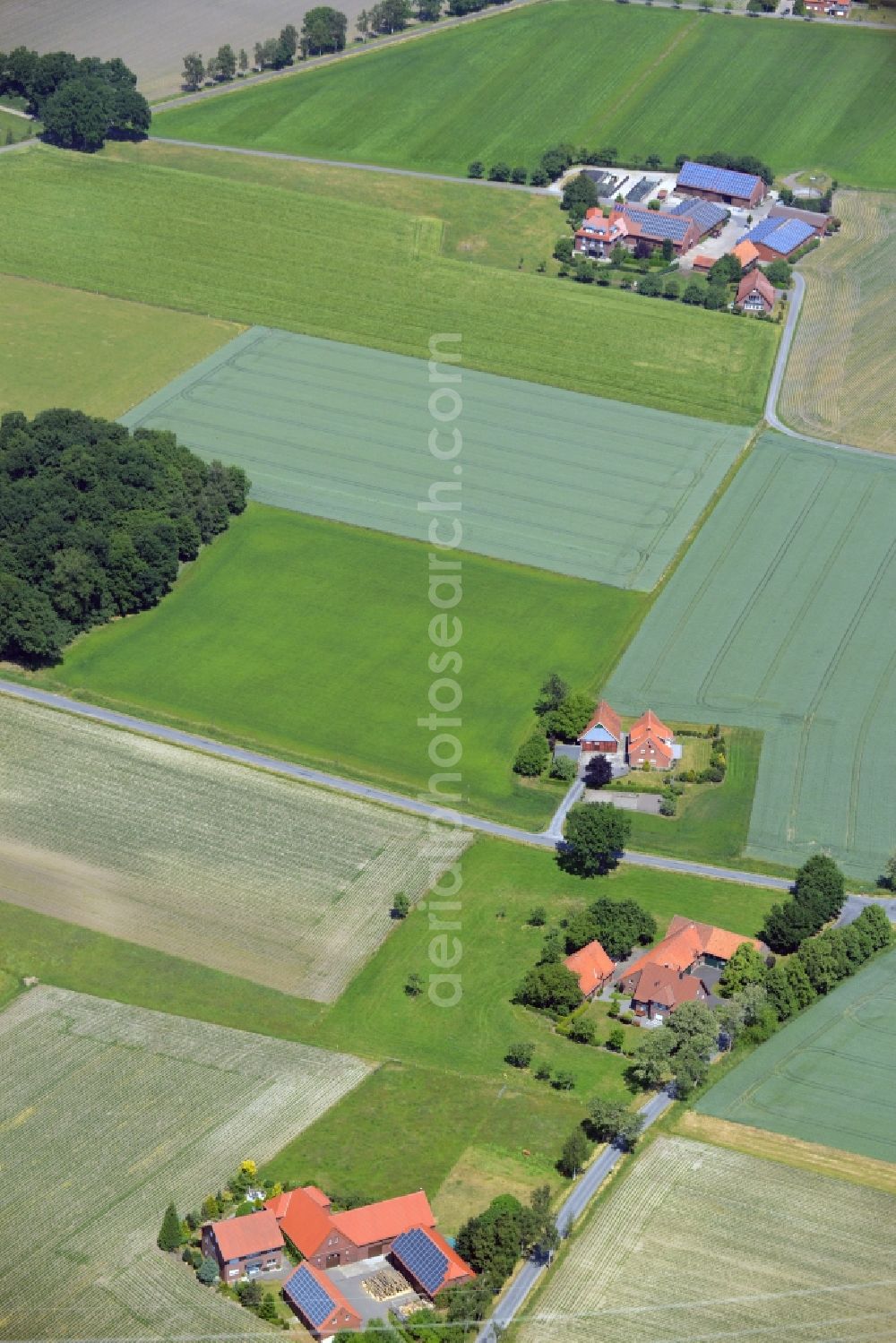 Aerial image Herzebrock-Clarholz - Farm on the edge of cultivated fields in Herzebrock-Clarholz in the state North Rhine-Westphalia