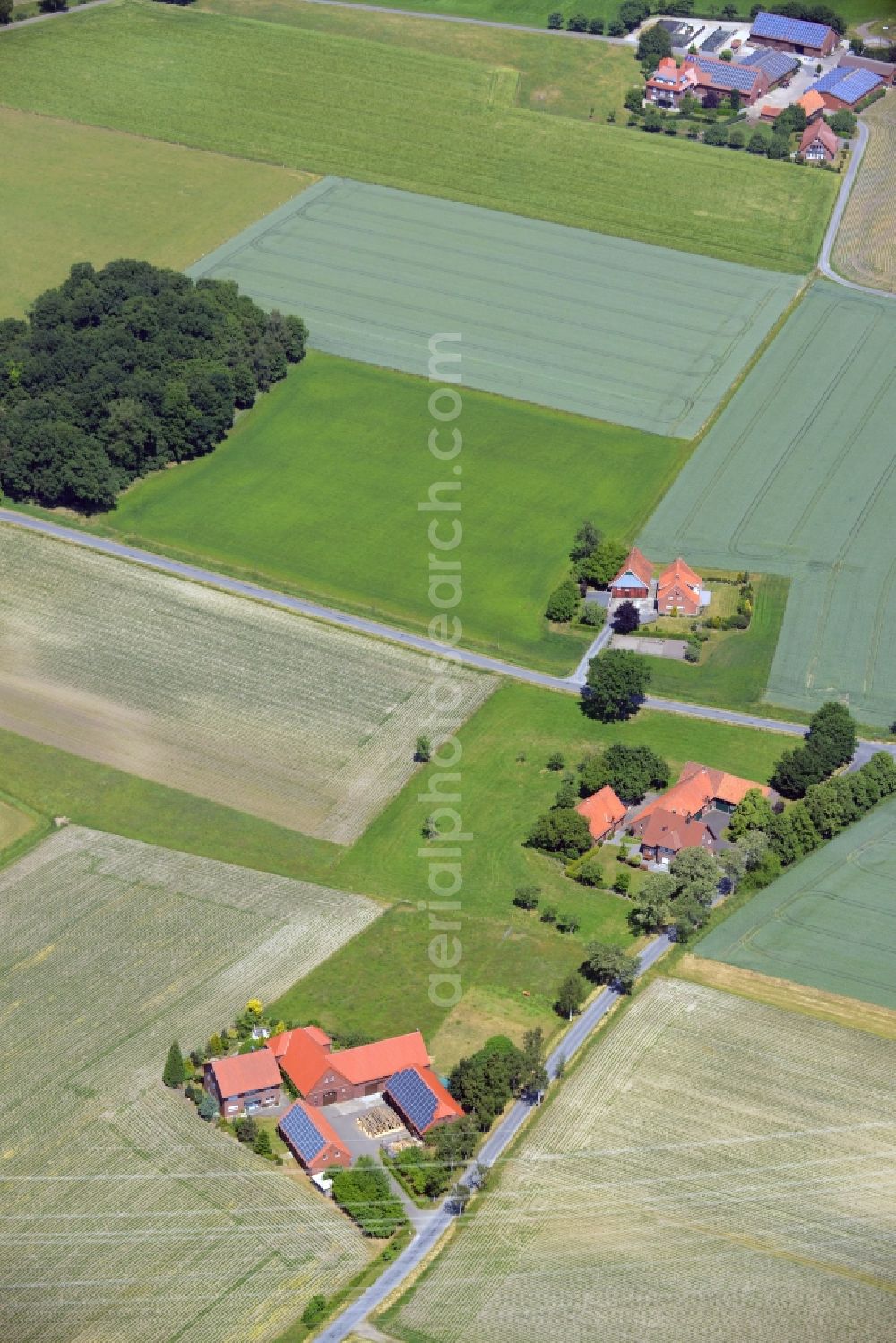 Aerial photograph Herzebrock-Clarholz - Farm on the edge of cultivated fields in Herzebrock-Clarholz in the state North Rhine-Westphalia