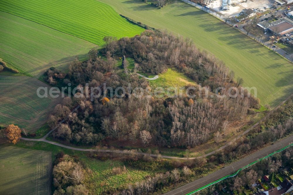 Aerial photograph Essen - Farm on the edge of cultivated fields on Mechtenberg in Essen in the state North Rhine-Westphalia