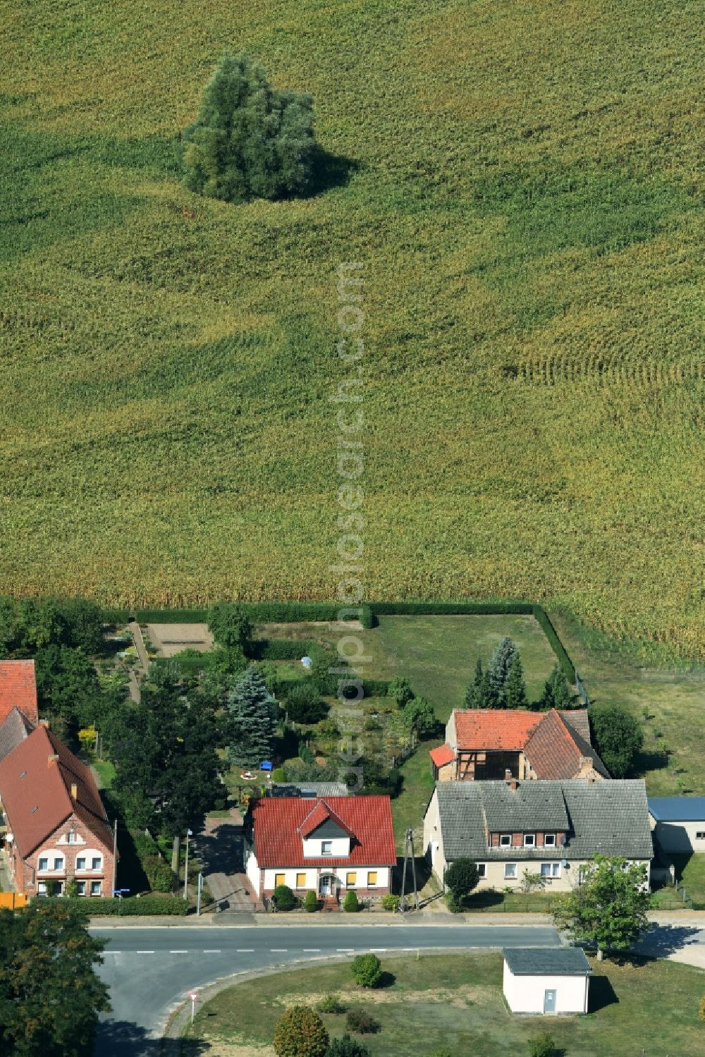 Parmen Nordwestuckermark from the bird's eye view: Farm on the edge of cultivated fields in Parmen - Nordwestuckermark in the state Brandenburg