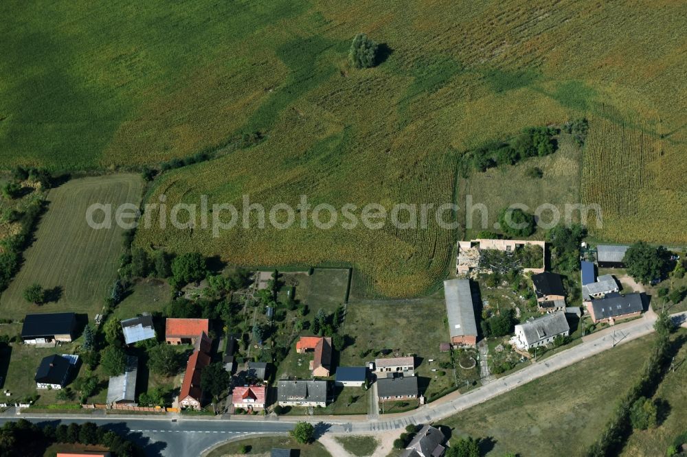 Parmen Nordwestuckermark from the bird's eye view: Farm on the edge of cultivated fields in Parmen - Nordwestuckermark in the state Brandenburg