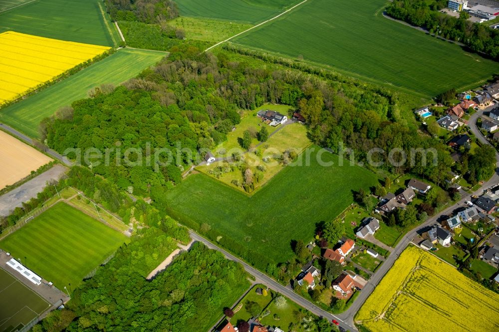 Aerial image Rhynern - Farm on the edge of cultivated fields in Rhynern in the state North Rhine-Westphalia