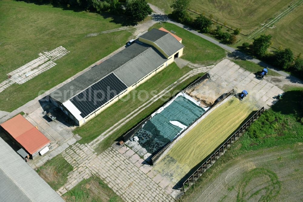 Stendal from the bird's eye view: Farm on the edge of cultivated fields in Stendal in the state Saxony-Anhalt