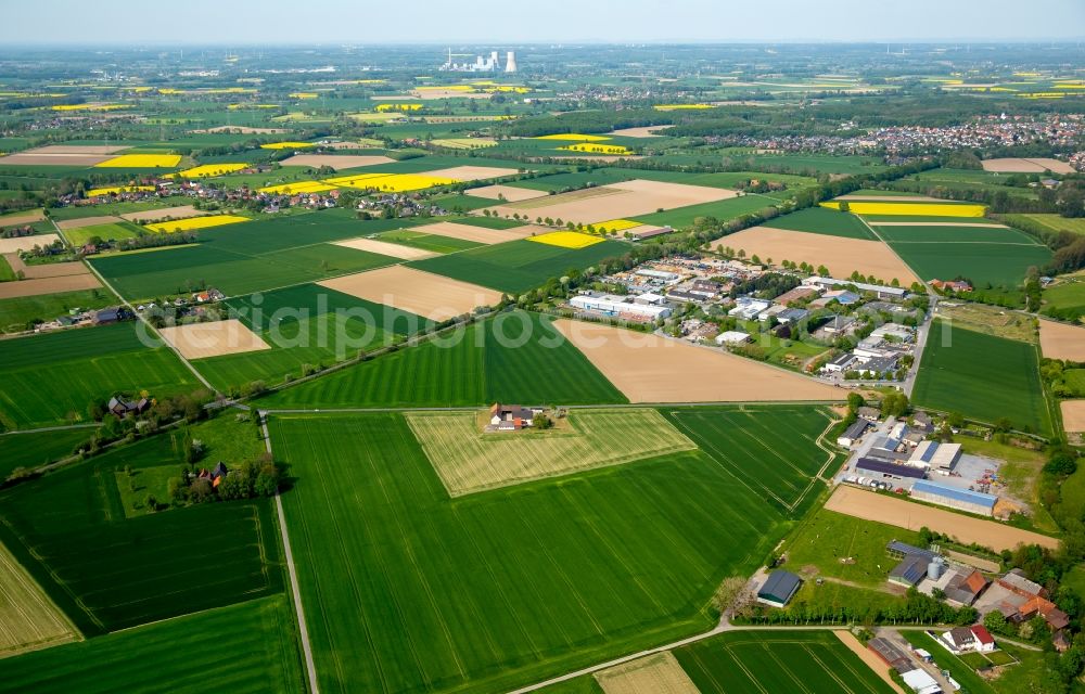 Aerial photograph Welver - Farm on the edge of cultivated fields in Welver in the state North Rhine-Westphalia