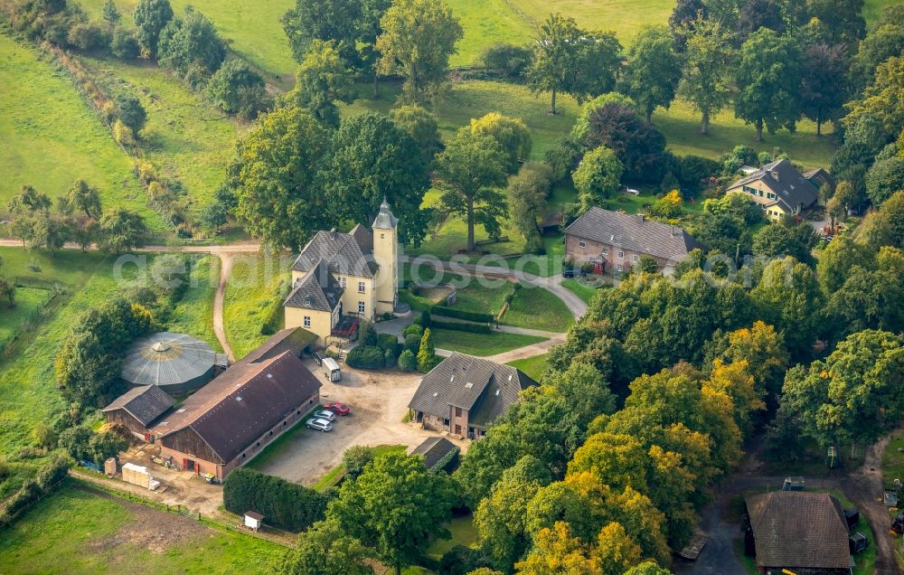 Aerial photograph Hünxe - Homestead of a farm on Schwarzensteiner Weg in Huenxe in the state North Rhine-Westphalia, Germany