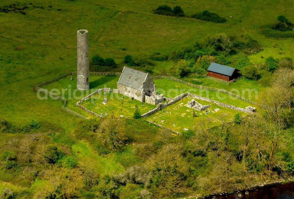 Mountshannon from the bird's eye view: Ruins of a farm at the edge of cultivated fields in Mountshannon, Clare, Ireland