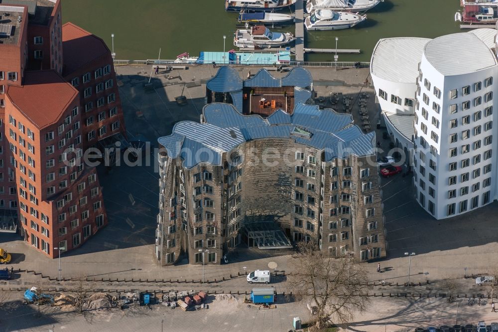 Düsseldorf from the bird's eye view: Duesseldorf buildings of the architect Gehry. ACHTUNG! NUR ZUR REDAKTIONELLEN VERWENDUNG! ATTENTION! EDITORIAL USE ONLY!